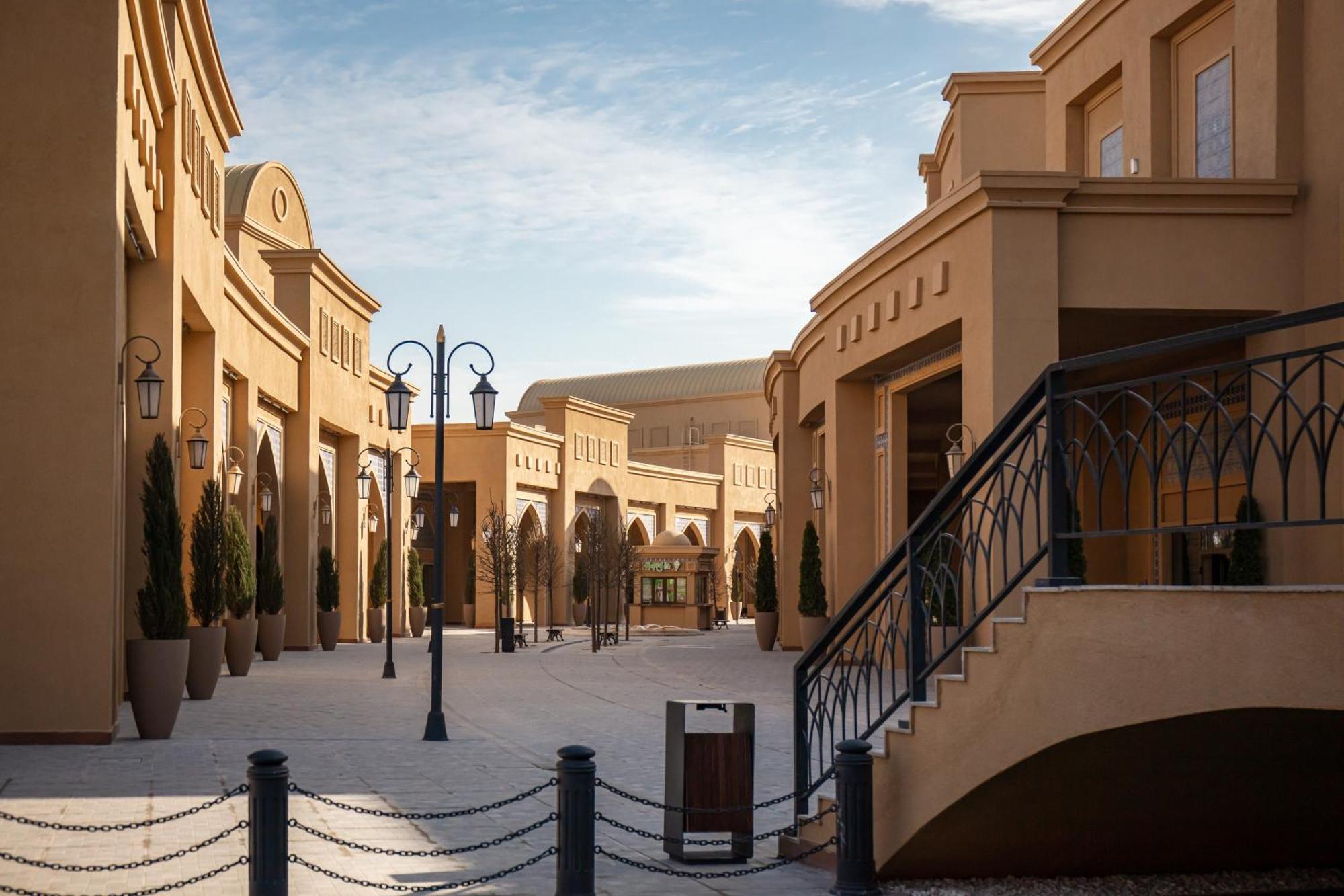 Karavansaray Turkistan Harbour Hotel -Flying Theatre Access Zewnętrze zdjęcie The Village Outlet Mall