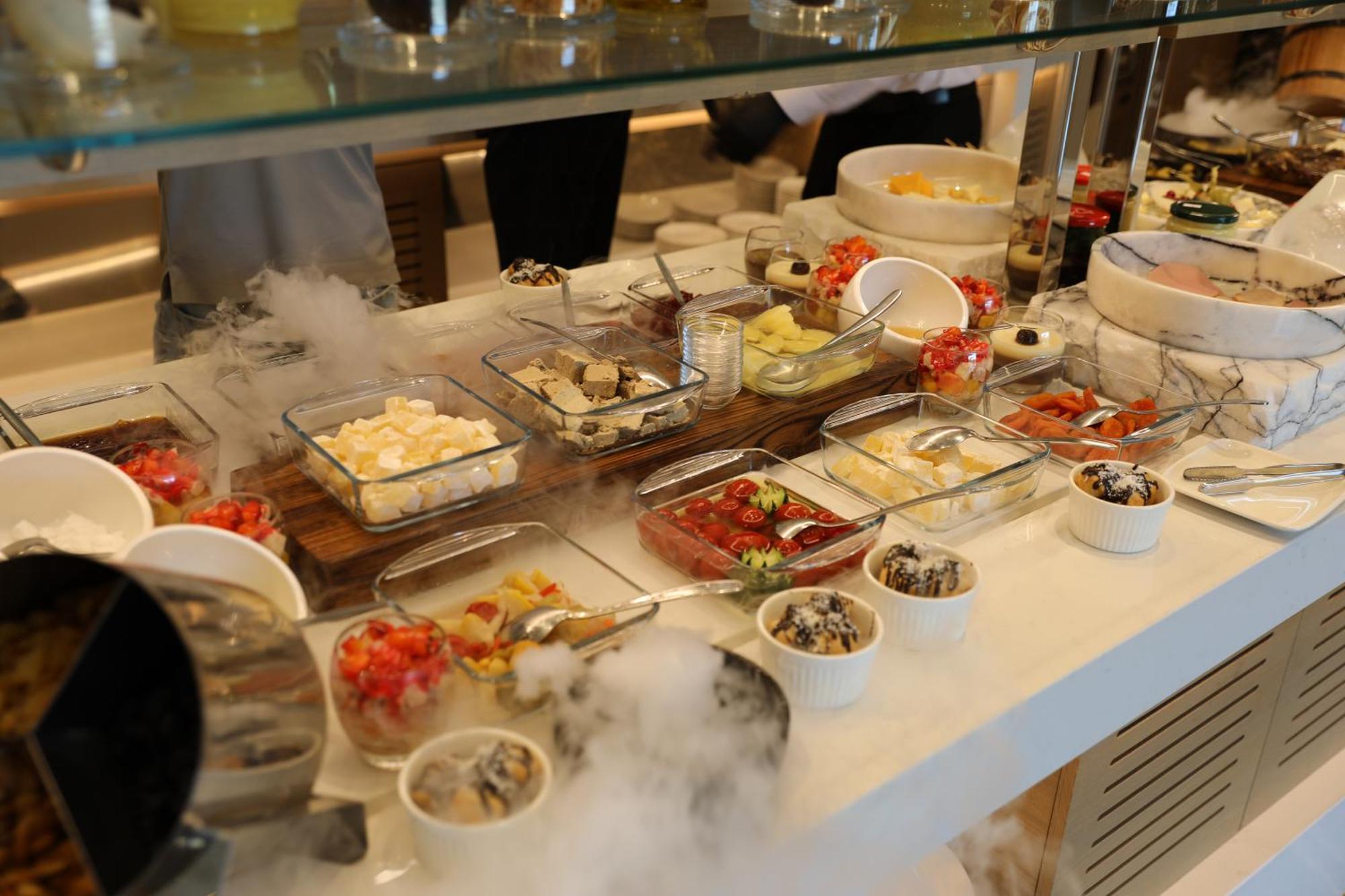 Karavansaray Turkistan Harbour Hotel -Flying Theatre Access Zewnętrze zdjęcie A dessert buffet