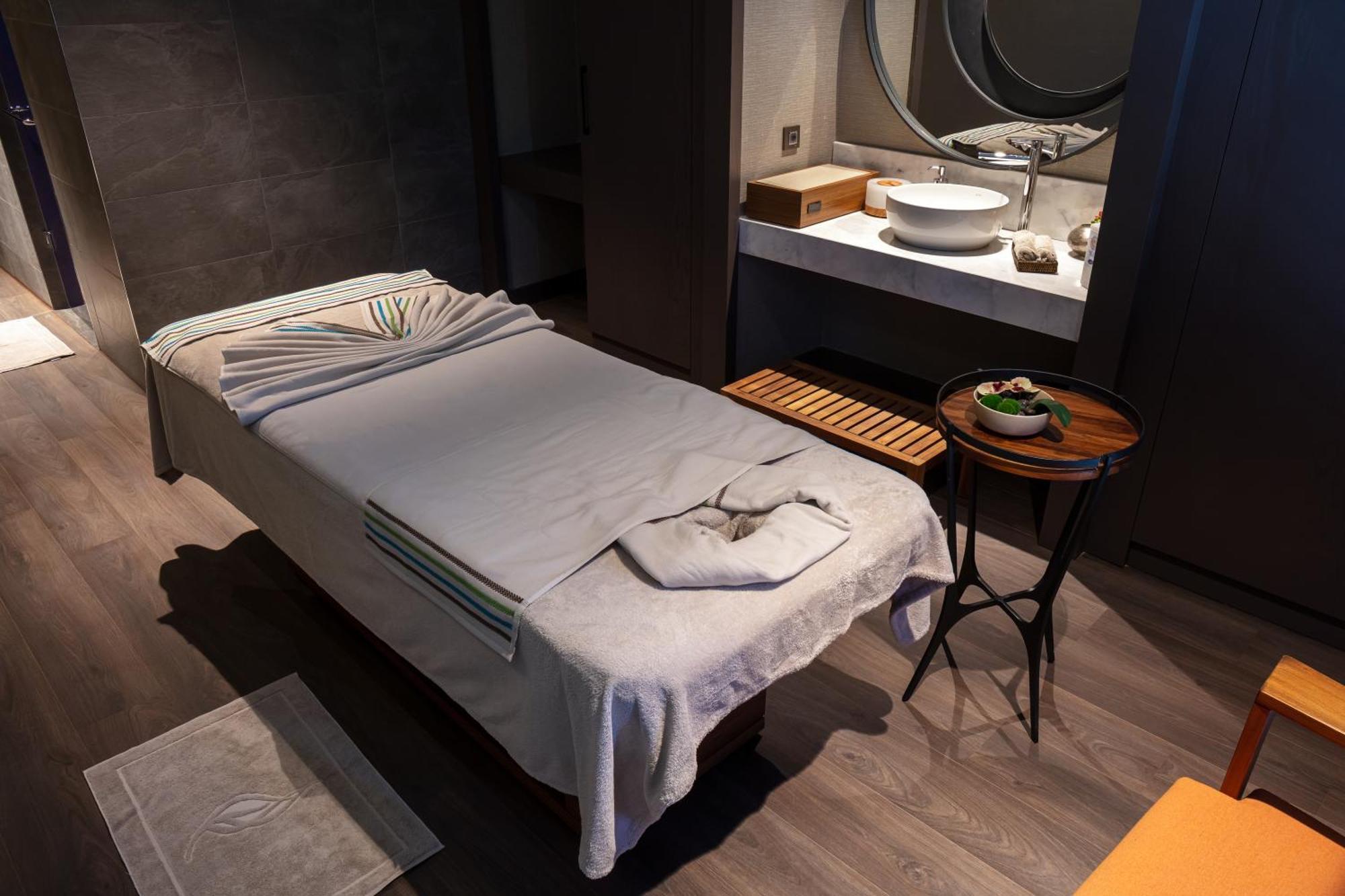 Karavansaray Turkistan Harbour Hotel -Flying Theatre Access Zewnętrze zdjęcie Massage bed
