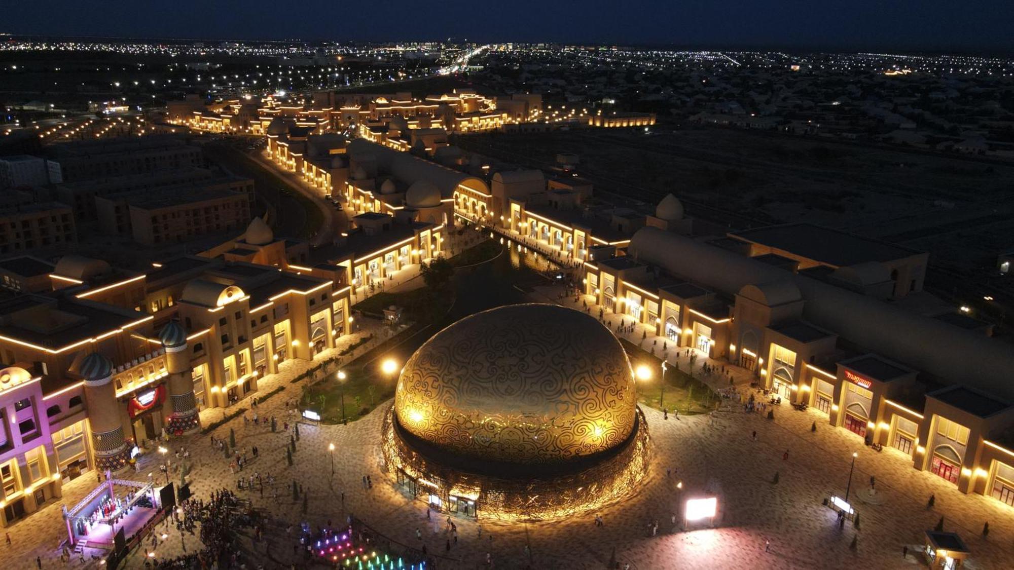 Karavansaray Turkistan Harbour Hotel -Flying Theatre Access Zewnętrze zdjęcie Al-Shaqra at night
