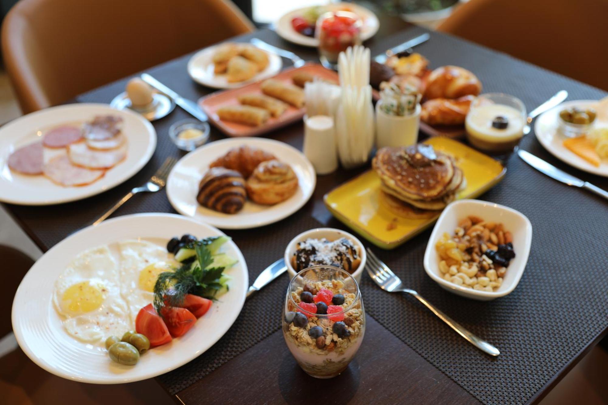 Karavansaray Turkistan Harbour Hotel -Flying Theatre Access Zewnętrze zdjęcie A breakfast buffet
